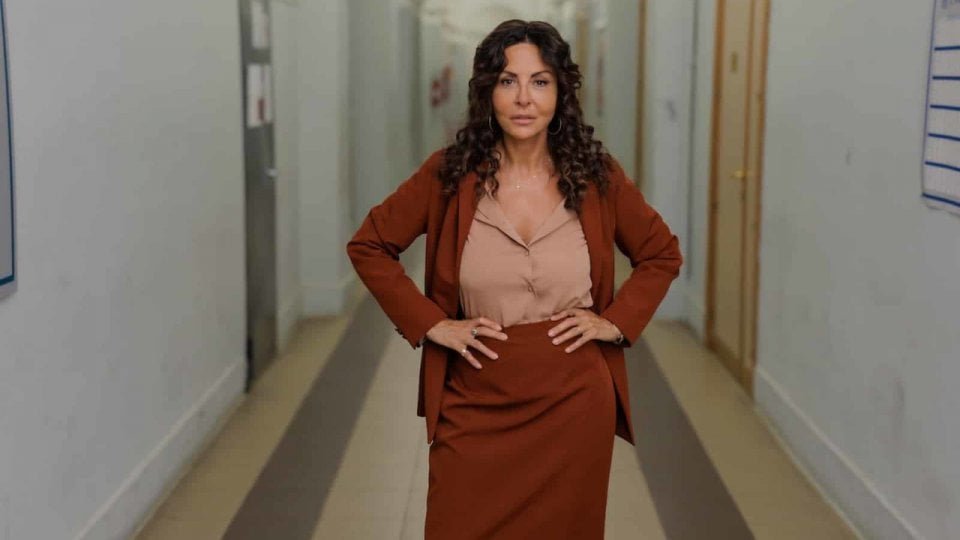 "A testa alta": La nuova fiction di Sabrina Ferilli su Canale 5 affronta il tema del revenge porn