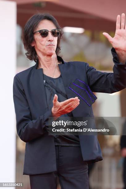 Alberto Fortis: il cantautore eclettico che ha segnato la musica italiana