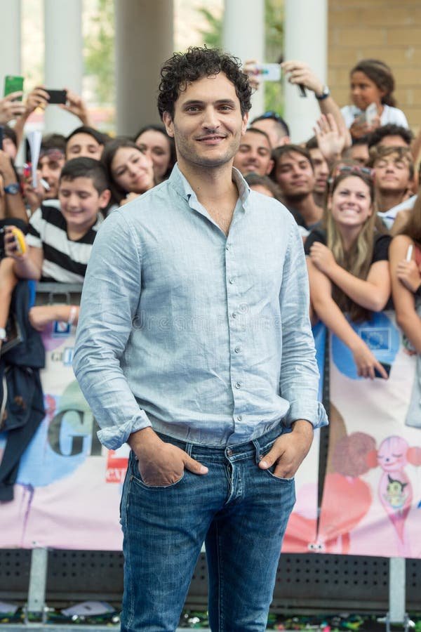 Alessandro Tersigni: La Carriera e la Vita dell'Attore Romano