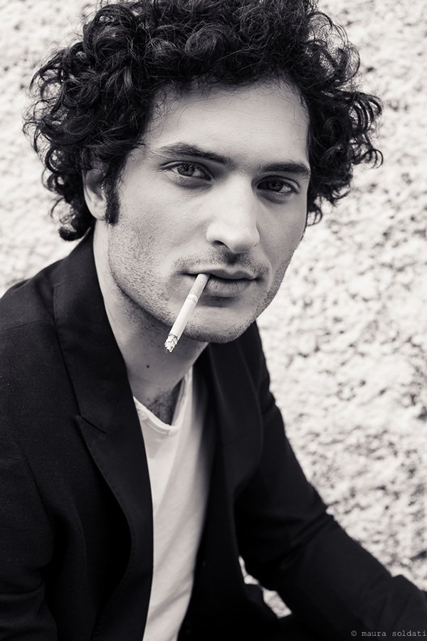 Alessandro Tersigni: La Carriera e la Vita dell'Attore Romano