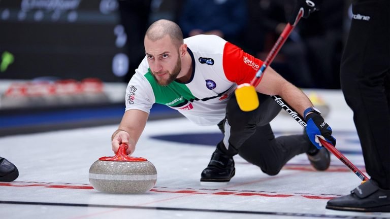 Amos Mosaner: il campione trentino del curling pronto per Milano Cortina 2026