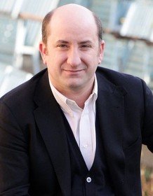 Antonio Albanese: l'attore comico che ha conquistato cinema, teatro e tv