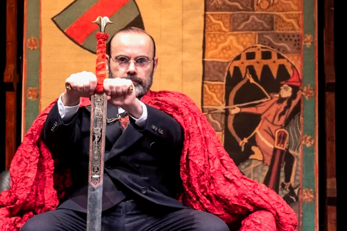 Antonio Castillo Algarra: El Dramaturgo que Influye en la Educación Madrileña