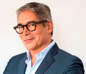 Boris Izaguirre: De guionista venezolano a icono de la televisión y literatura española