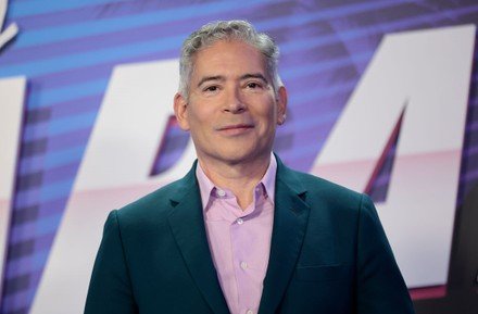 Boris Izaguirre: De guionista venezolano a icono de la televisión y literatura española