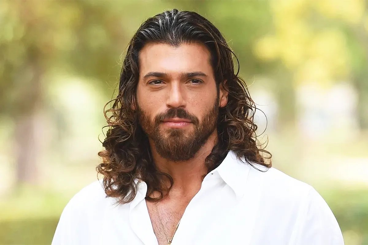 Can Yaman: Del Despacho de Abogado a Estrella Internacional del Cine Turco
