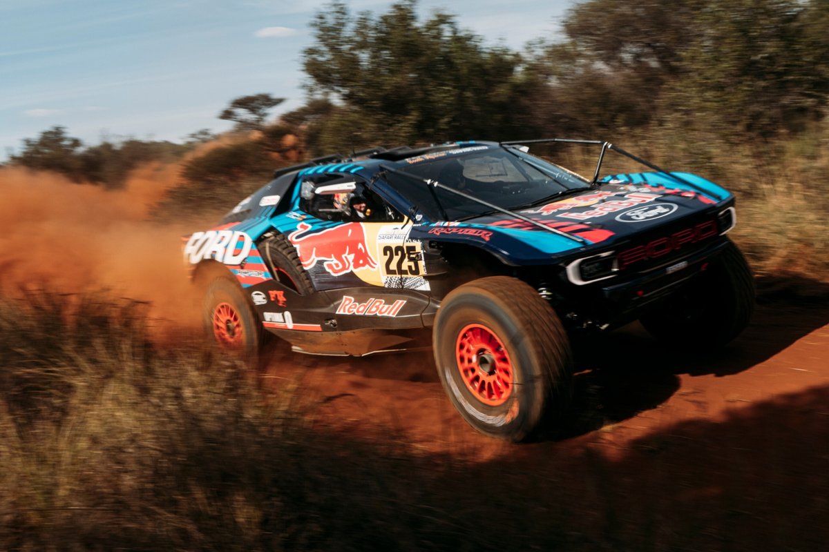 Carlos Sainz y el dominio español en el Rally Dakar 2026: Nani Roma líder, Sainz a un suspiro