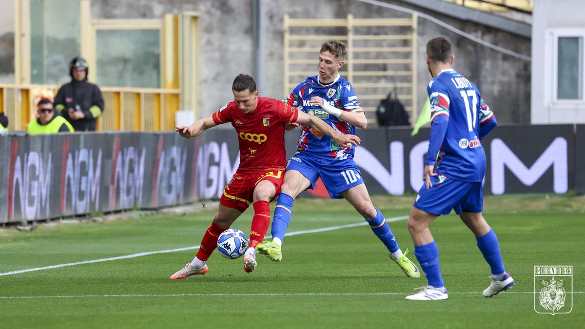 Catanzaro-Reggiana: la sfida di Serie B al Ceravolo tra tradizione e ambizioni playoff