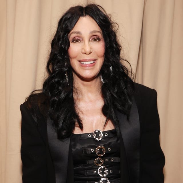 Cher: La Diosa del Pop que Conquista Décadas