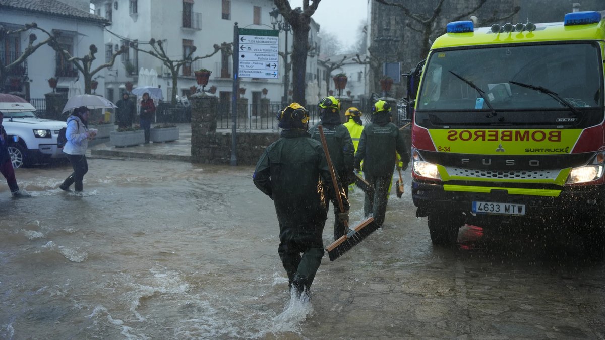 Desalojo total en Grazalema por la borrasca Leonardo: evacuación preventiva ante lluvias récord
