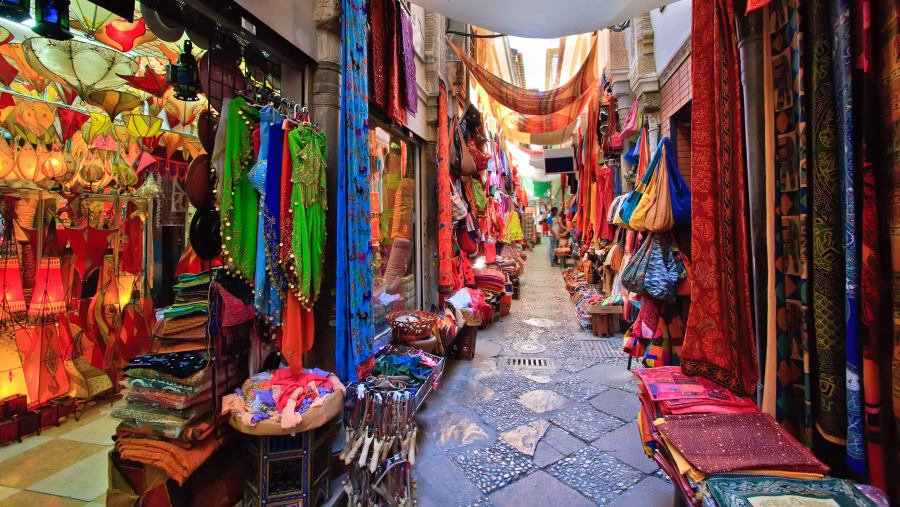 El Ideal de Granada: La Ciudad que Encanta con su Historia, Naturaleza y Aspiraciones Culturales