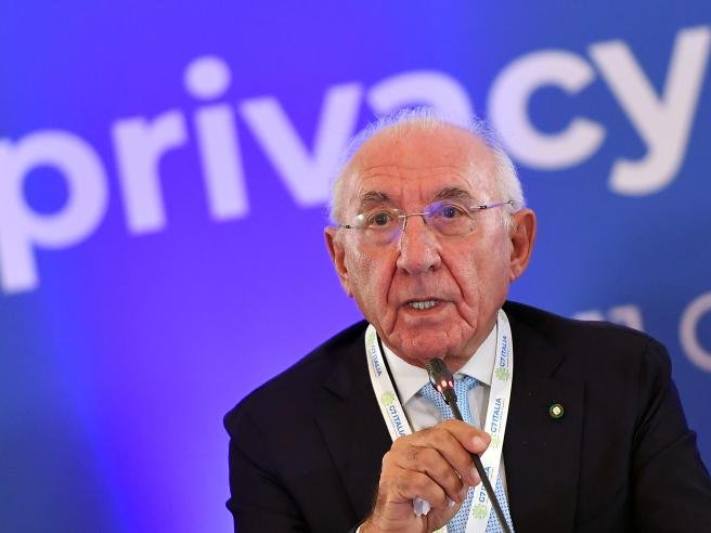 Garante Privacy: perquisizioni e indagini su Stanzione e il Collegio per peculato e corruzione