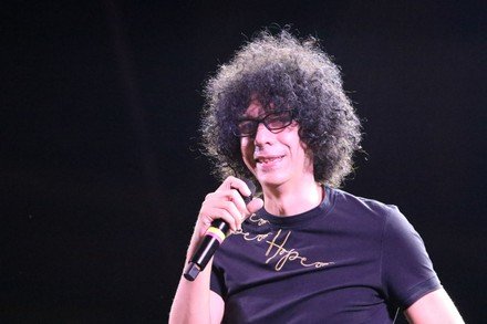 Giovanni Allevi: il ritorno in concerto del pianista filosofo che suona la speranza