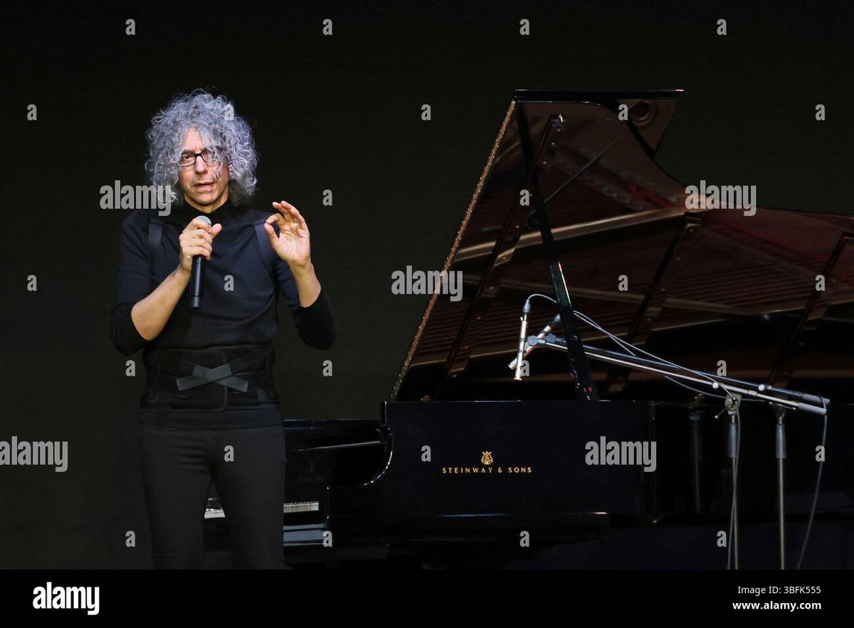 Giovanni Allevi: il ritorno in concerto del pianista filosofo che suona la speranza