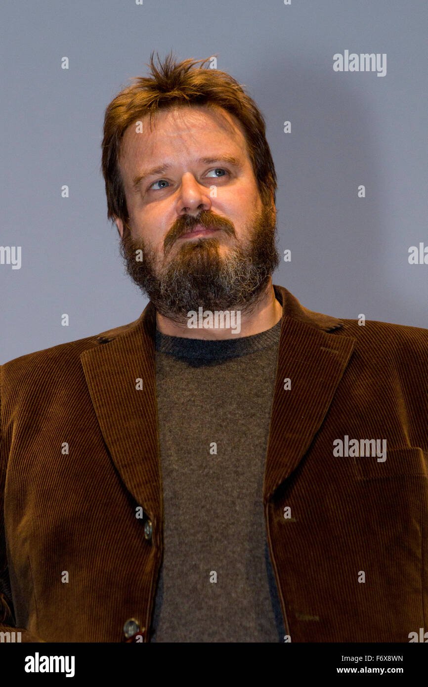 Giuseppe Battiston: l'attore friulano tra teatro, cinema e premi prestigiosi