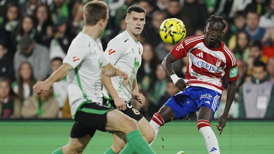 Granada CF vs Racing de Santander: Duelo clave en LaLiga Hypermotion