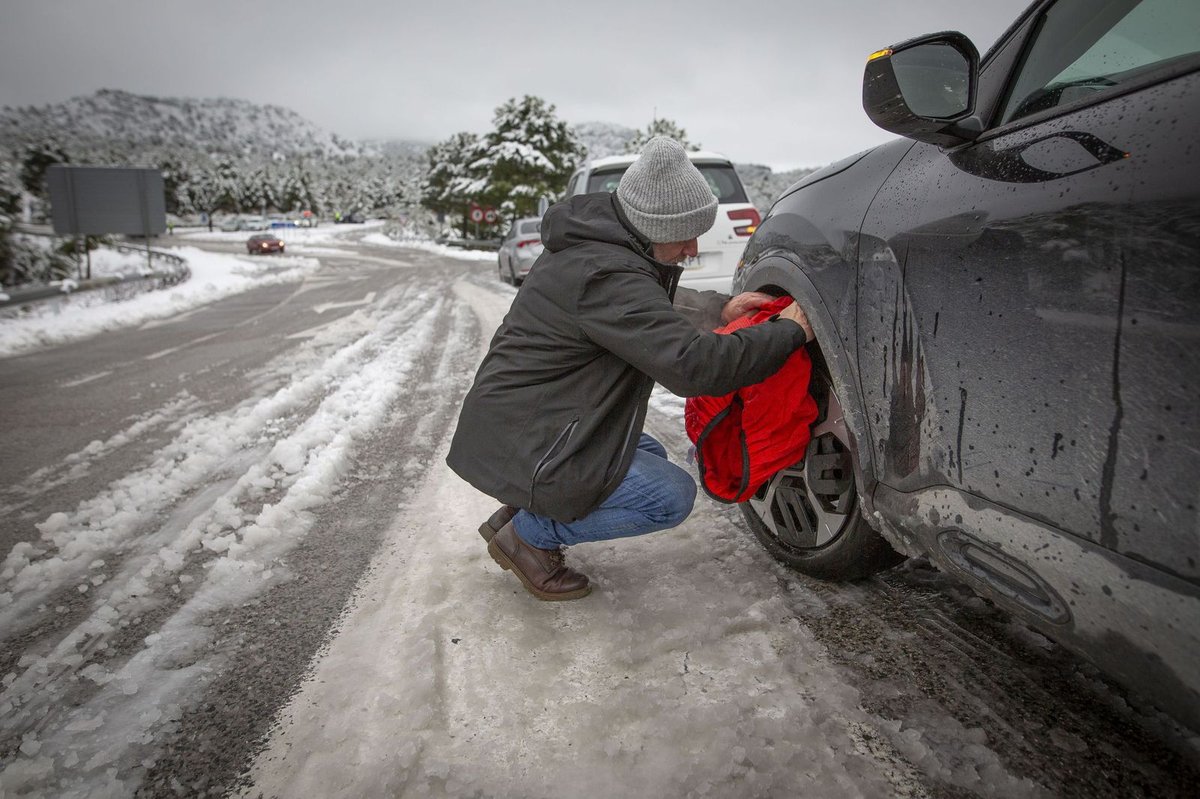 Granada Hoy: Temporal de nieve y viento paraliza la provincia en febrero de 2026