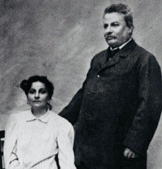 Ida Pascoli: La Sorella che Ricostruì il Nido Famigliare del Poeta