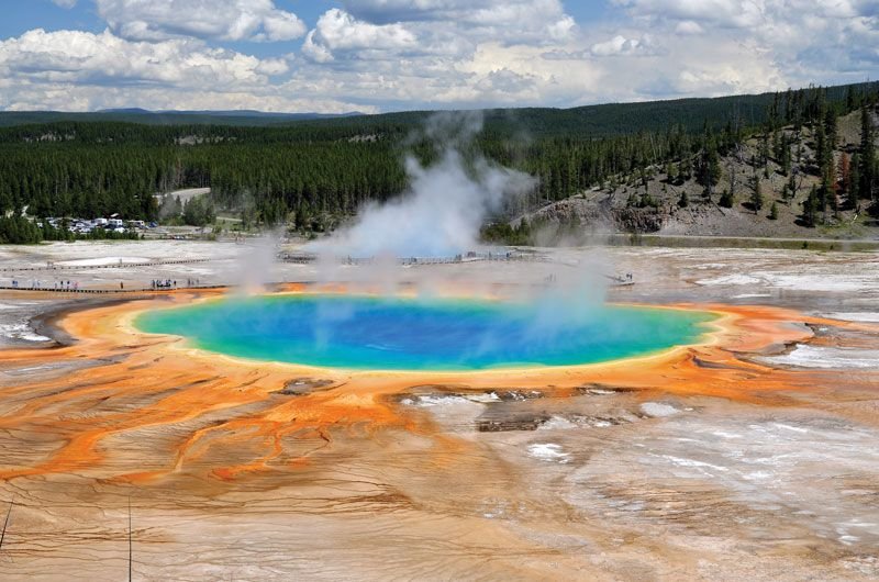 Il Parco Nazionale di Yellowstone: Meraviglie Geologiche e Avventure nella Natura Selvaggia