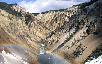 Il Parco Nazionale di Yellowstone: Meraviglie Geologiche e Avventure nella Natura Selvaggia