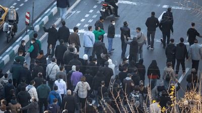 Iran, cosa sta succedendo: proteste, repressione e un regime sull'orlo del baratro