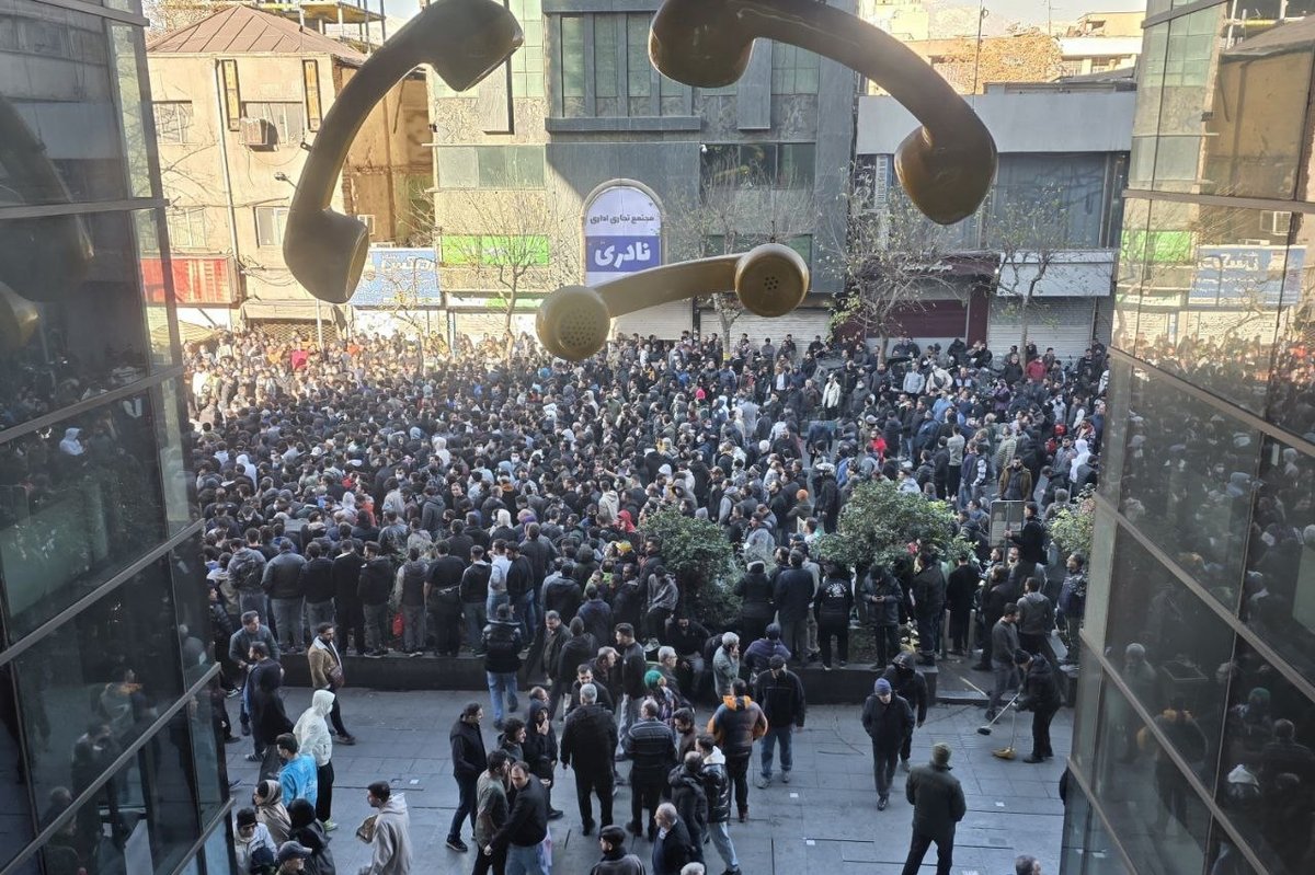 Iran, cosa sta succedendo: proteste, repressione e un regime sull'orlo del baratro