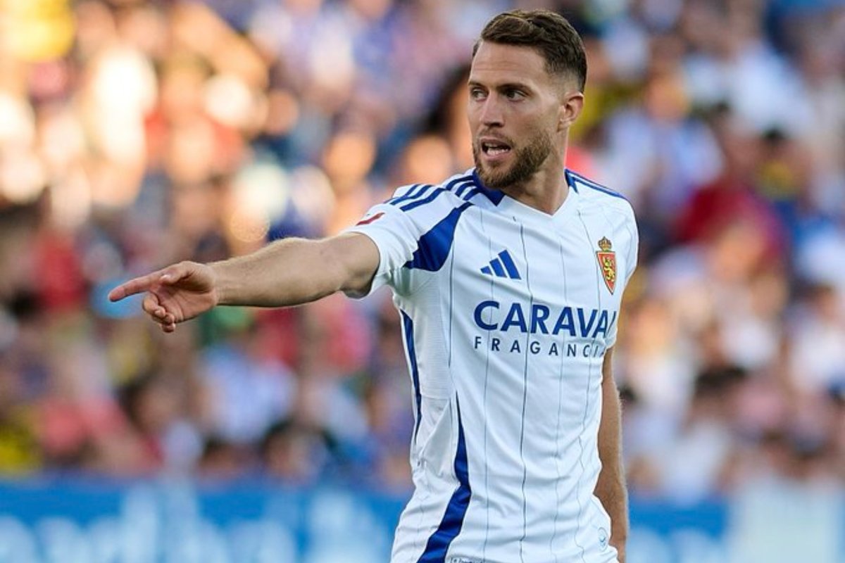 Iván Calero: El polifacético lateral derecho que brilla en la Segunda División española