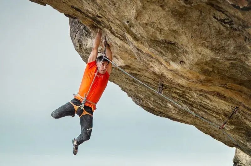 La fiera: la película que inmortaliza a los pioneros del salto BASE en España