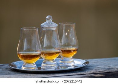 La RAE y el debate sobre cómo escribir "whisky" en español: ¿wiski, güisqui o la forma original?