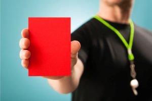 La Tarjeta Roja en el Fútbol: Símbolo de Disciplina y sus Impactos en el Campo