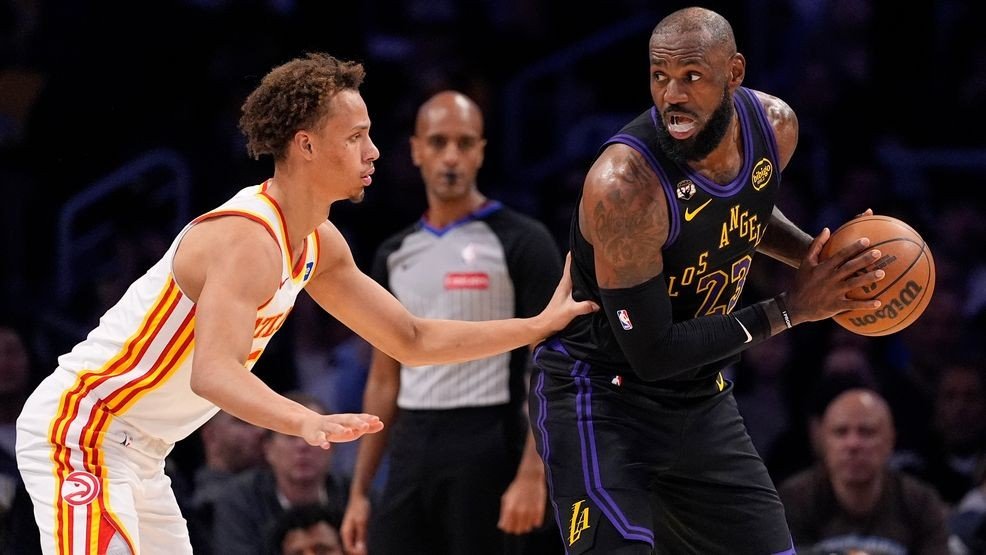 Lakers aplastan a Hawks 141-116: LeBron y Doncic lideran la remontada púrpura