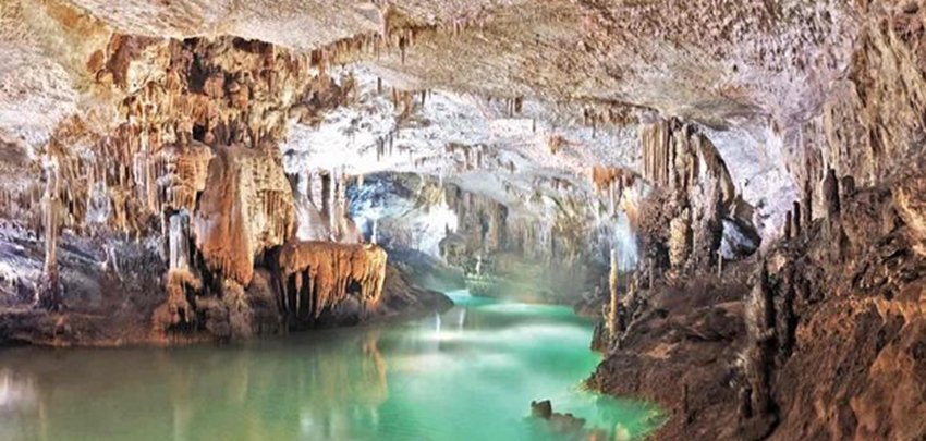 Le Grotte di Frasassi: un patrimonio naturale unico nelle Marche