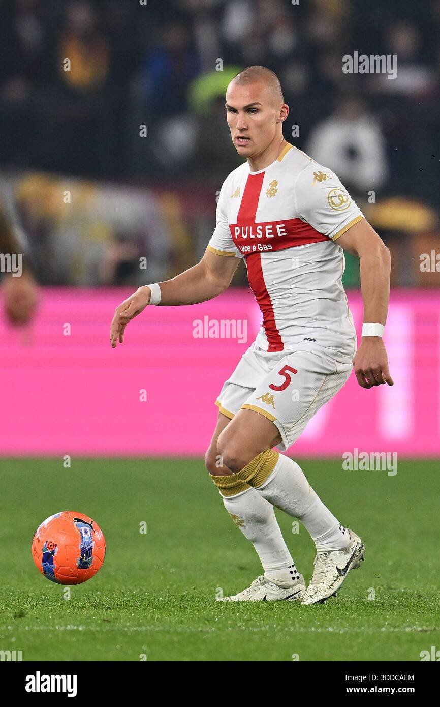 Leo Østigård: il ritorno del difensore norvegese al Genoa e il suo impatto in Serie A