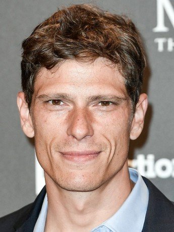 Matteo Martari: l'attore veronese che conquista cinema, tv e teatro