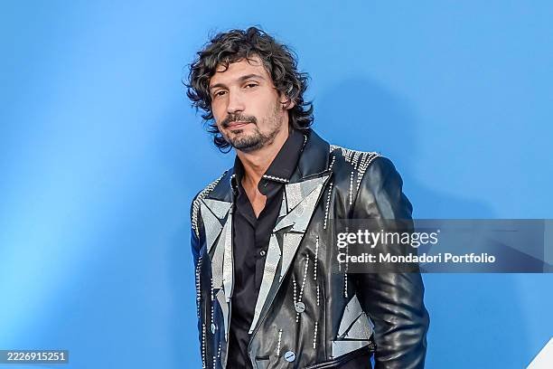 Pierdavide Carone: il cantautore romano tra successi televisivi e ritorni musicali