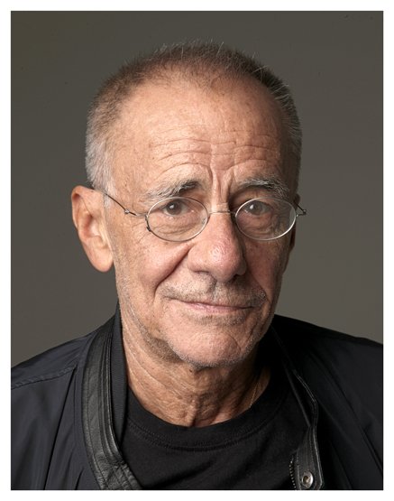 Roberto Vecchioni: il cantautore poeta che incanta generazioni