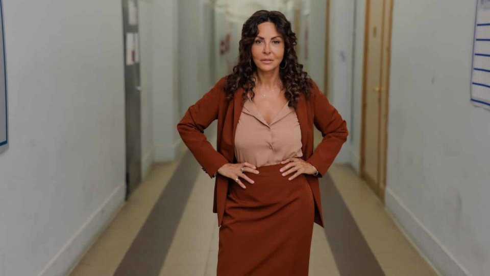 Sabrina Ferilli a testa alta: il ritorno in tv con la fiction sul revenge porn