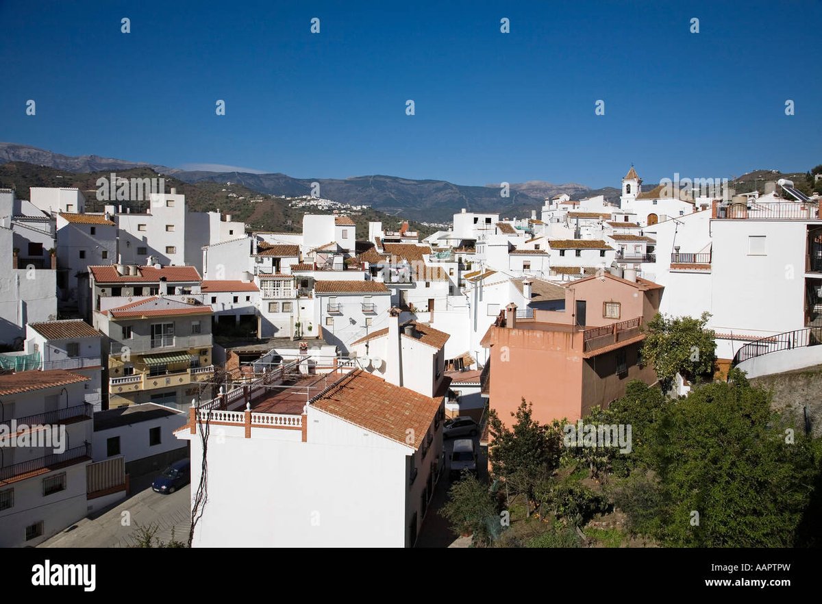 Sayalonga: El encantador pueblo de la Axarquía en el foco por una alerta roja y búsqueda de una desaparecida
