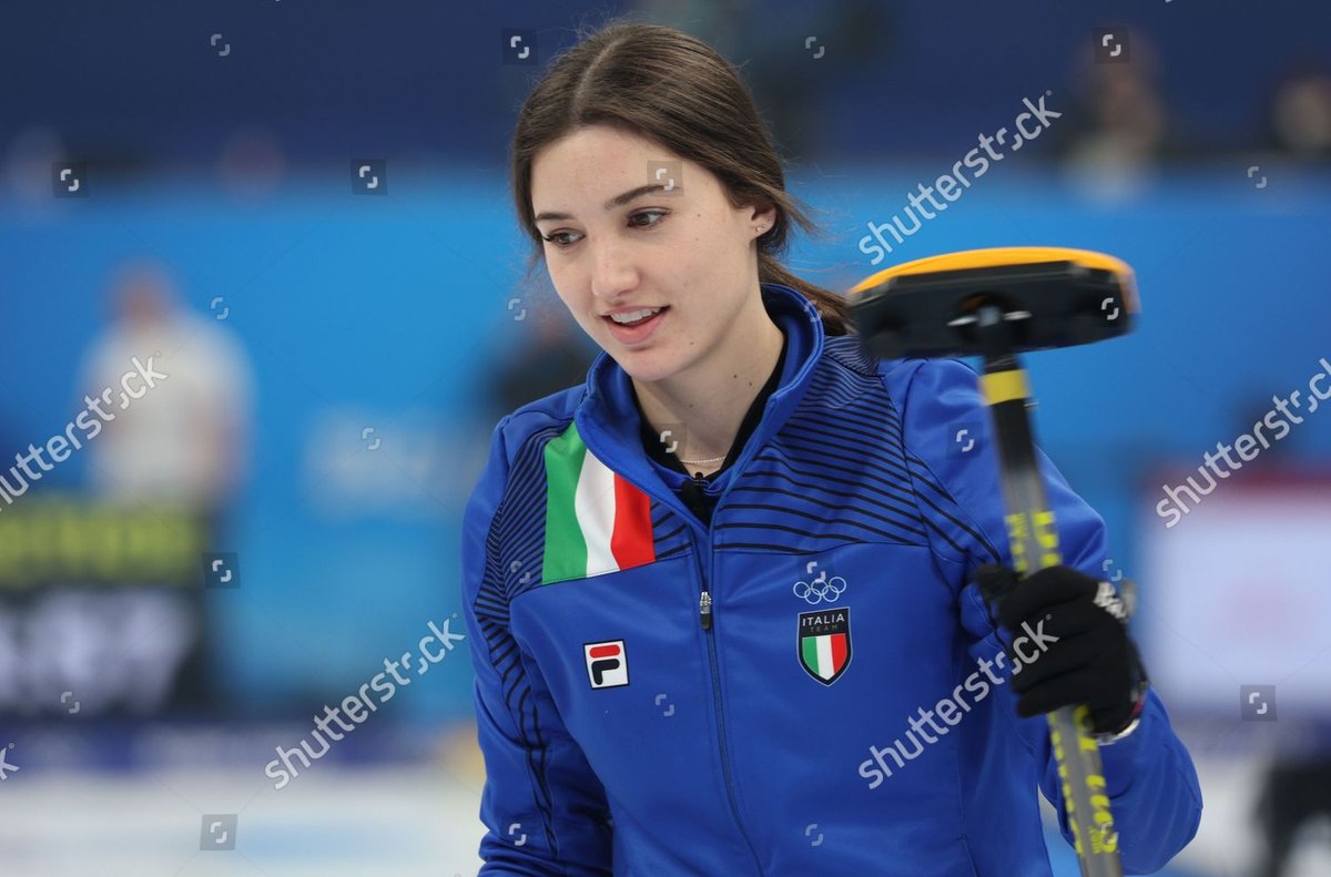 Stefania Constantini: la skip d'oro del curling italiano