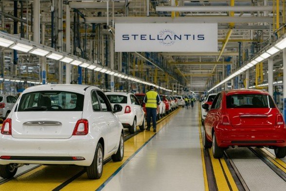 Stellantis crolla in Borsa: la retromarcia sull'elettrico costa 22 miliardi