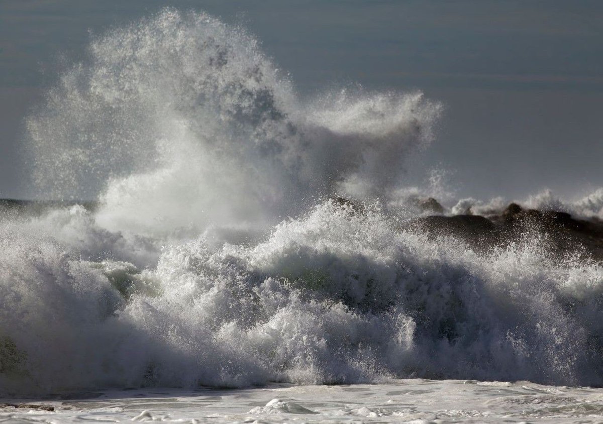 Tempesta in Arrivo sull'Italia: Cicloni Mediterranei, Piogge Torrenziali e Venti Forti
