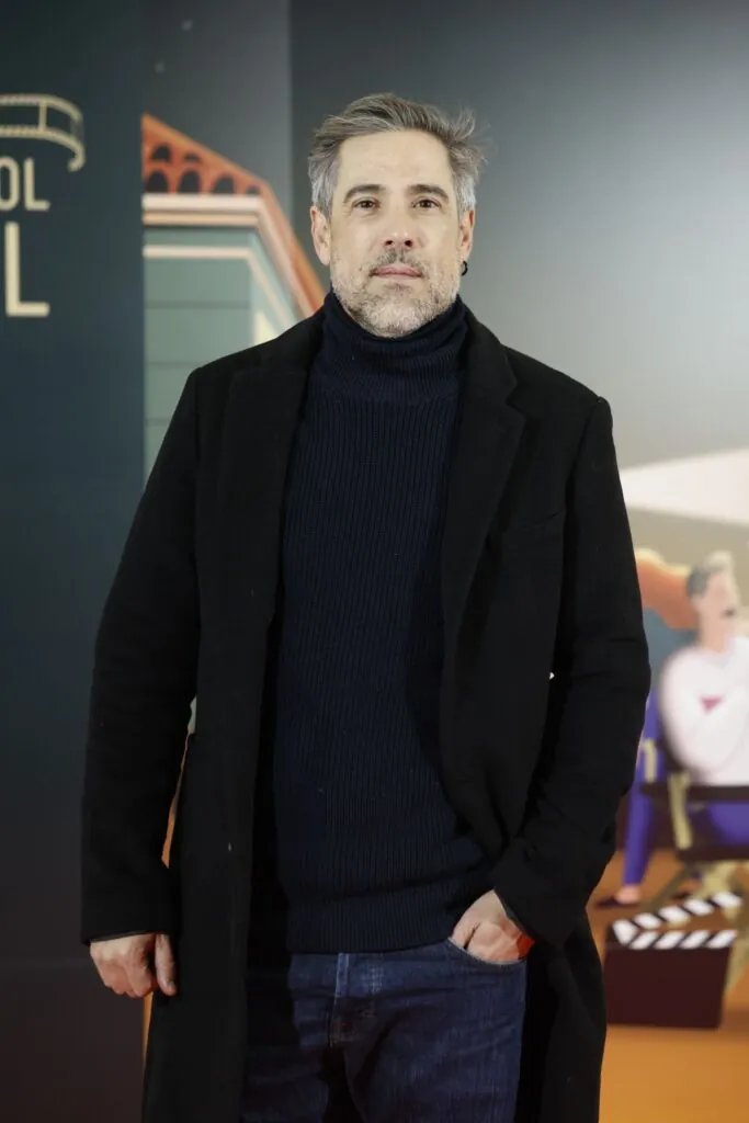 Unax Ugalde: El actor vasco que conquista pantallas y escenarios