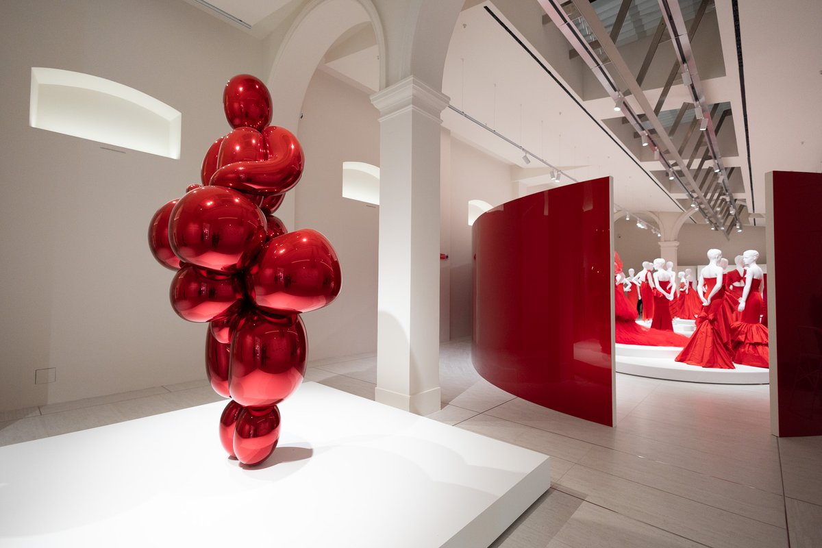 Valentino Garavani: L'icona eterna dell'alta moda italiana