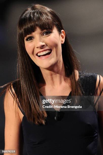 Victoria Cabello: la conduttrice italo-britannica tra TV, cinema e ironia unica