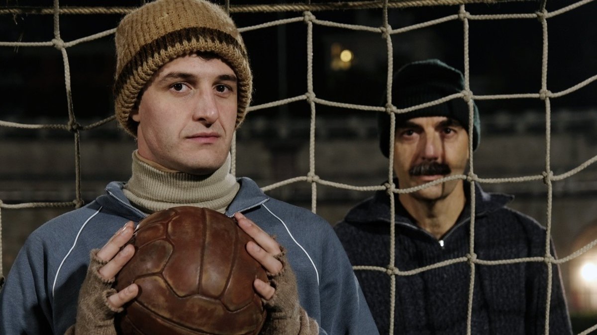 Zamora: il debutto alla regia di Neri Marcorè tra calcio e riscatto personale